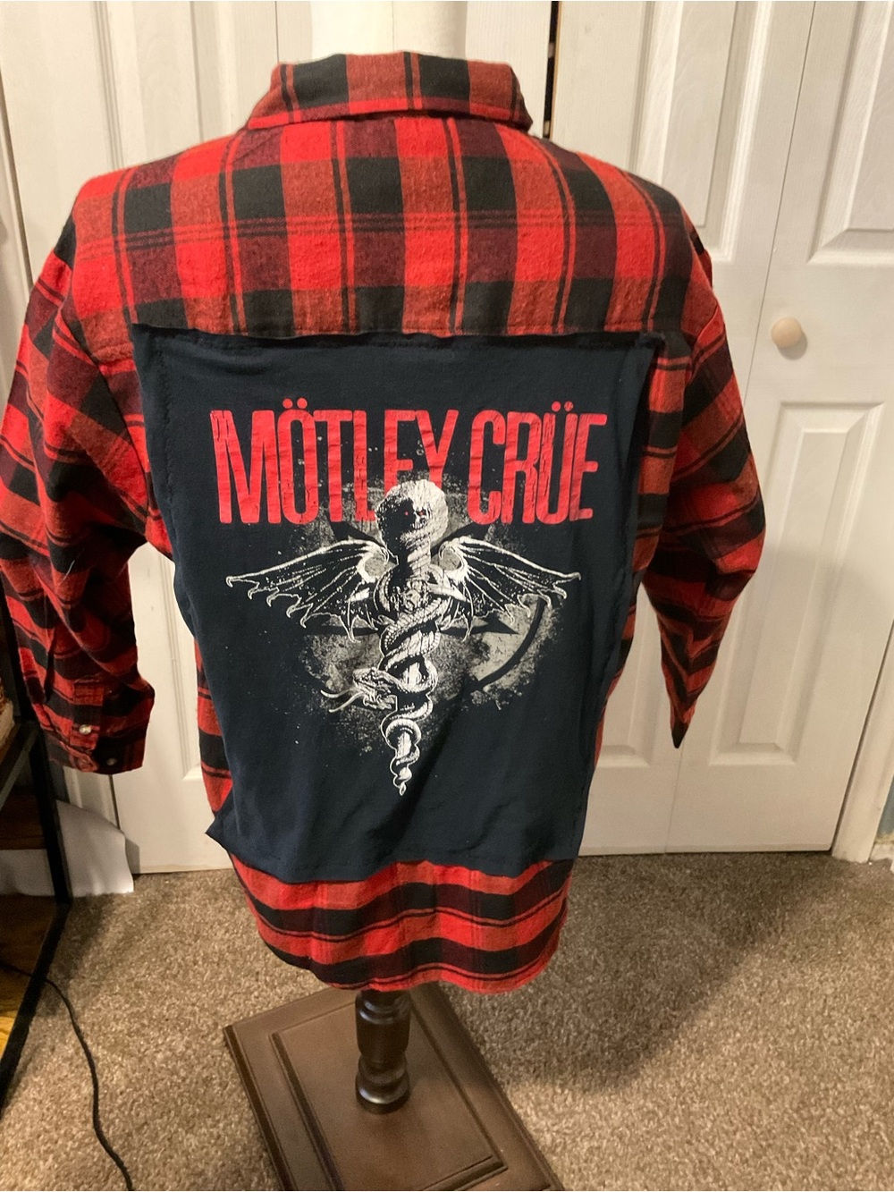 Motley Crue Upcycled Back Graphic T-Shirt on Men’s Large Flannel Shirt